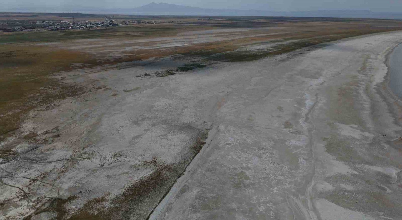 Kuş cenneti Arin Gölünde kuraklık tehlikesi