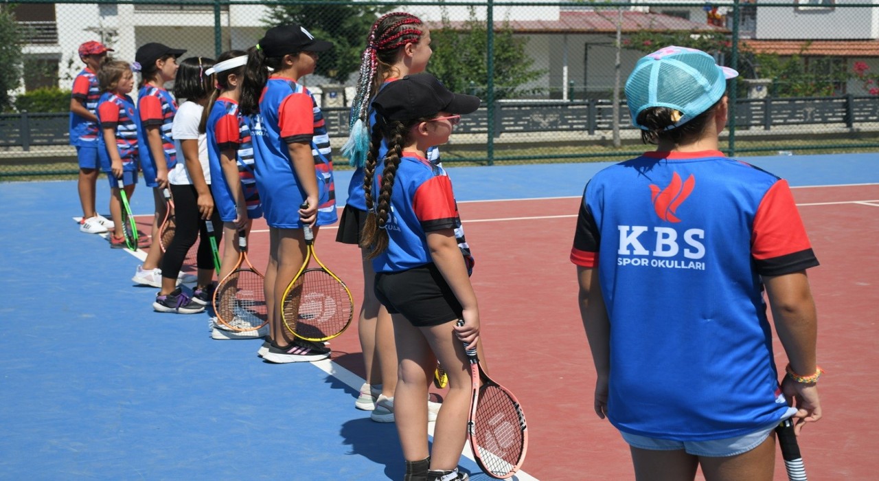Kuşadası Belediyesinden geleceğin sporcularına ücretsiz eğitim desteği