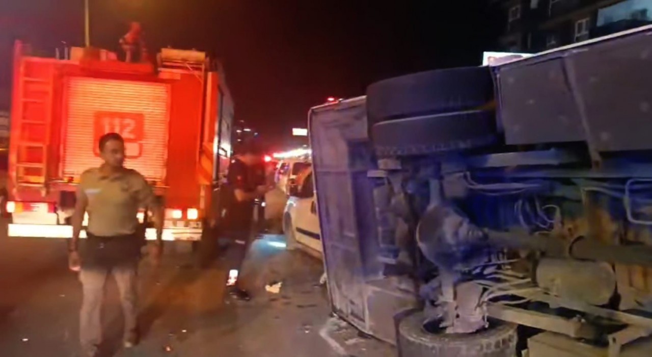 Kuşadasında tur midibüsü devrildi