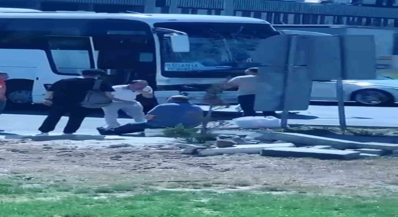 Kütahyada işçi servisi tankere çarptı: 8 yaralı