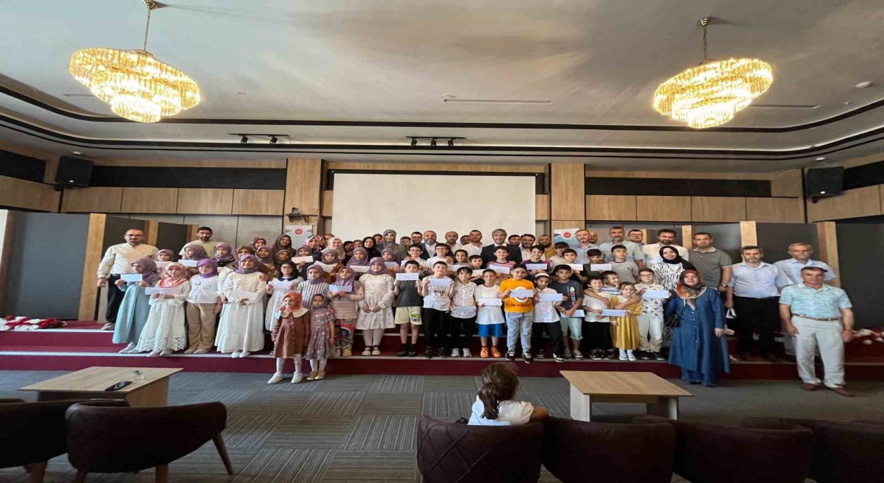 Kütahyada Örgün Eğitimle Birlikte Hafızlık Projesi öğrencileri ödüllendirildi