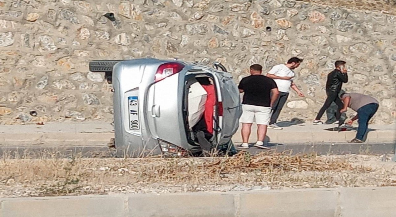 Kütahyada takla atan aracın sürücüsü yaralandı