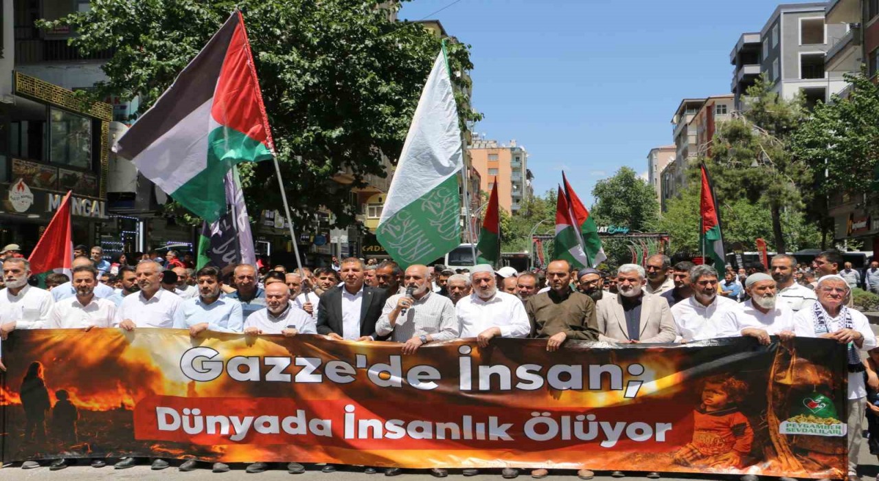 Leman dergisi Diyarbakırda protesto edildi