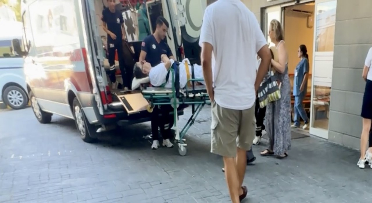 Leros Adasında fenalaşan gazeteci Hasan Cemal deniz ambulansıyla Bodruma getirildi