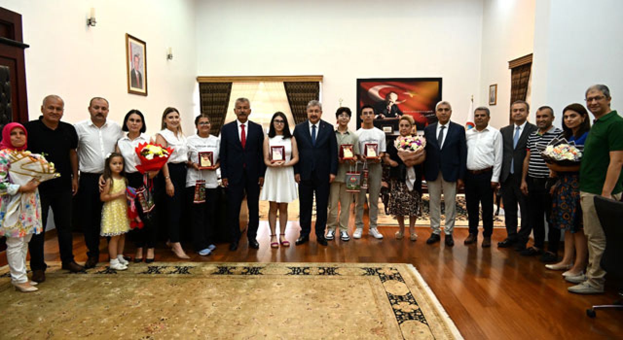 LGS Birincilerinden Vali Yılmaz’a Ziyaret