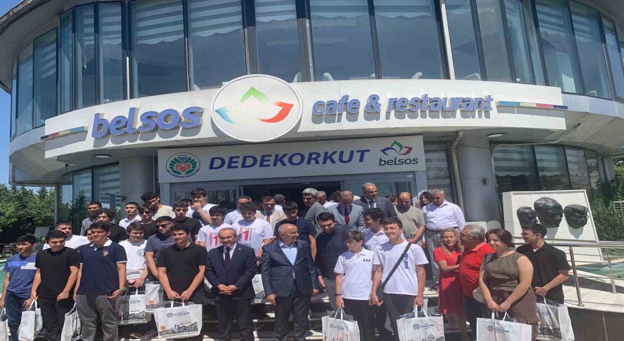 LGS Şampiyonlarına Başkan Sami Erden özel kutlama