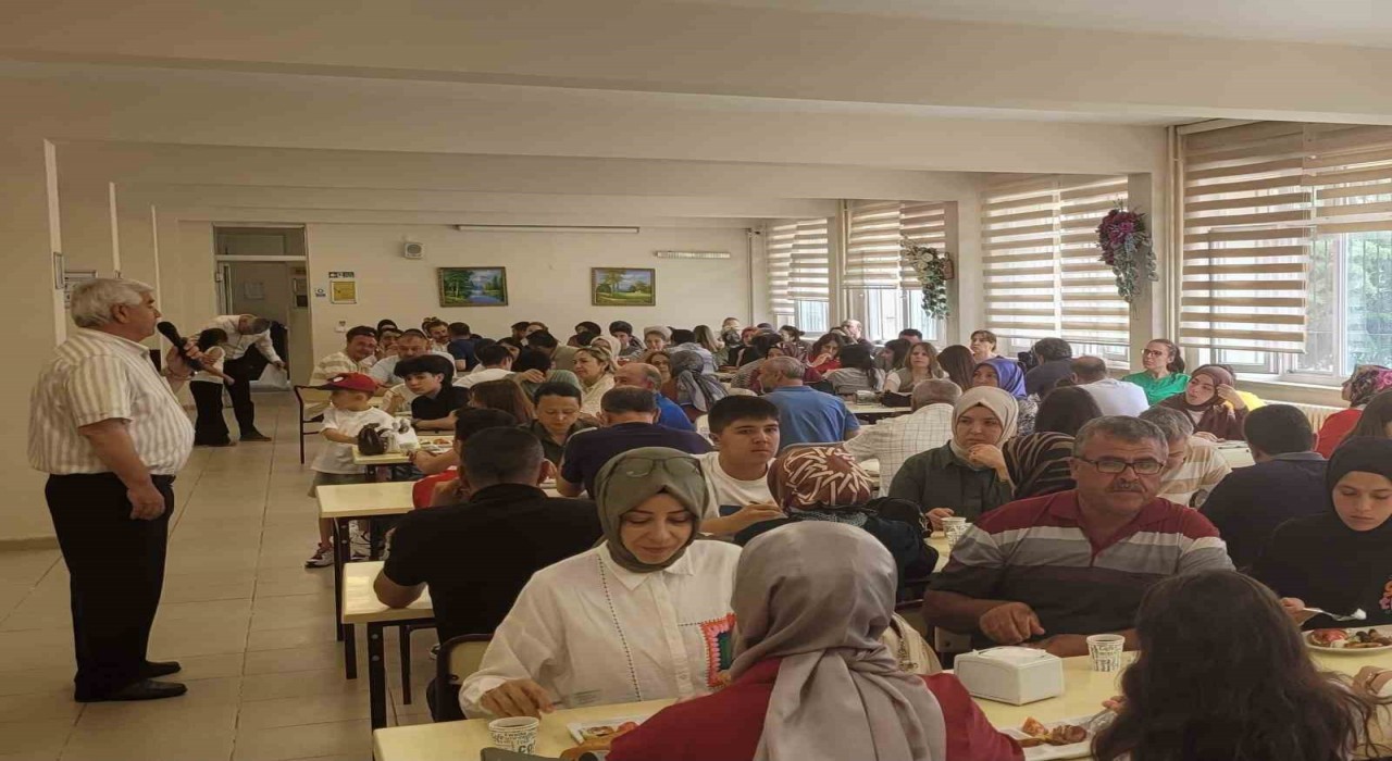 LGSde ilk 75e girenlere kahvaltı ve okul tanıtımı