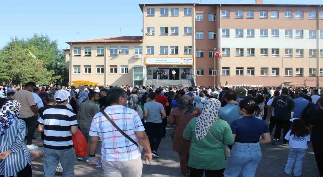 LGSde tam puan alan 719 öğrencinin 17si Kayseriden