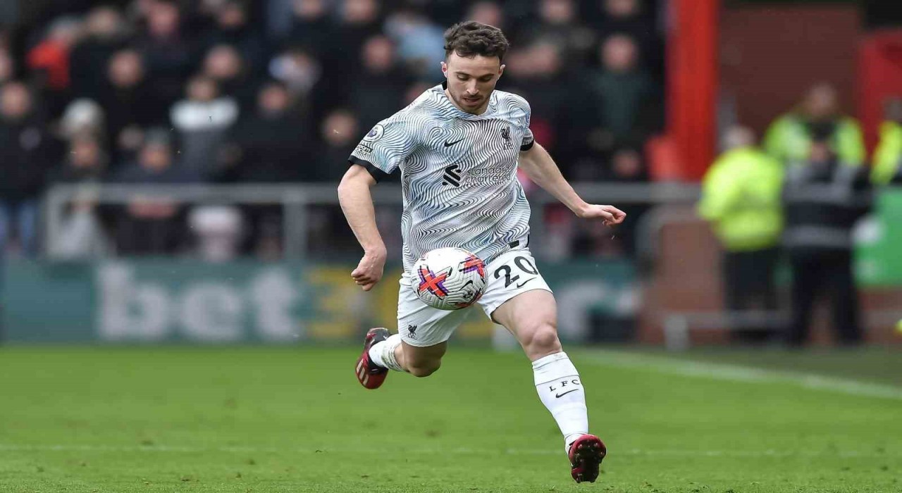 Liverpoolun Portekizli futbolcusu Diogo Jota, trafik kazasında hayatını kaybetti