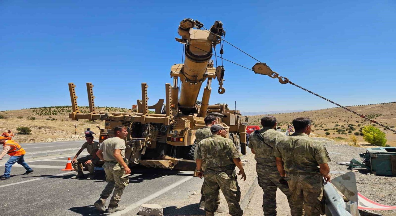 Malatyada askeri araç devrildi: 2 asker yaralandı