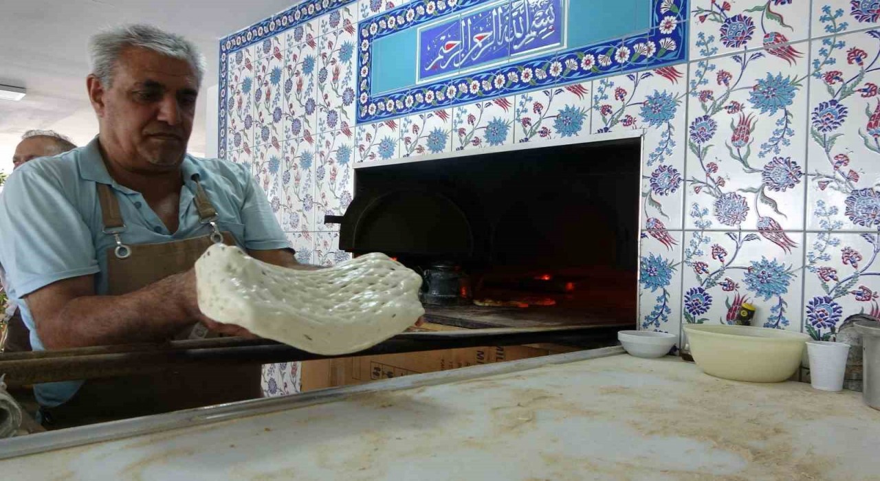 Malatyada fırıncıların 300 derecelik ateşle mücadelesi