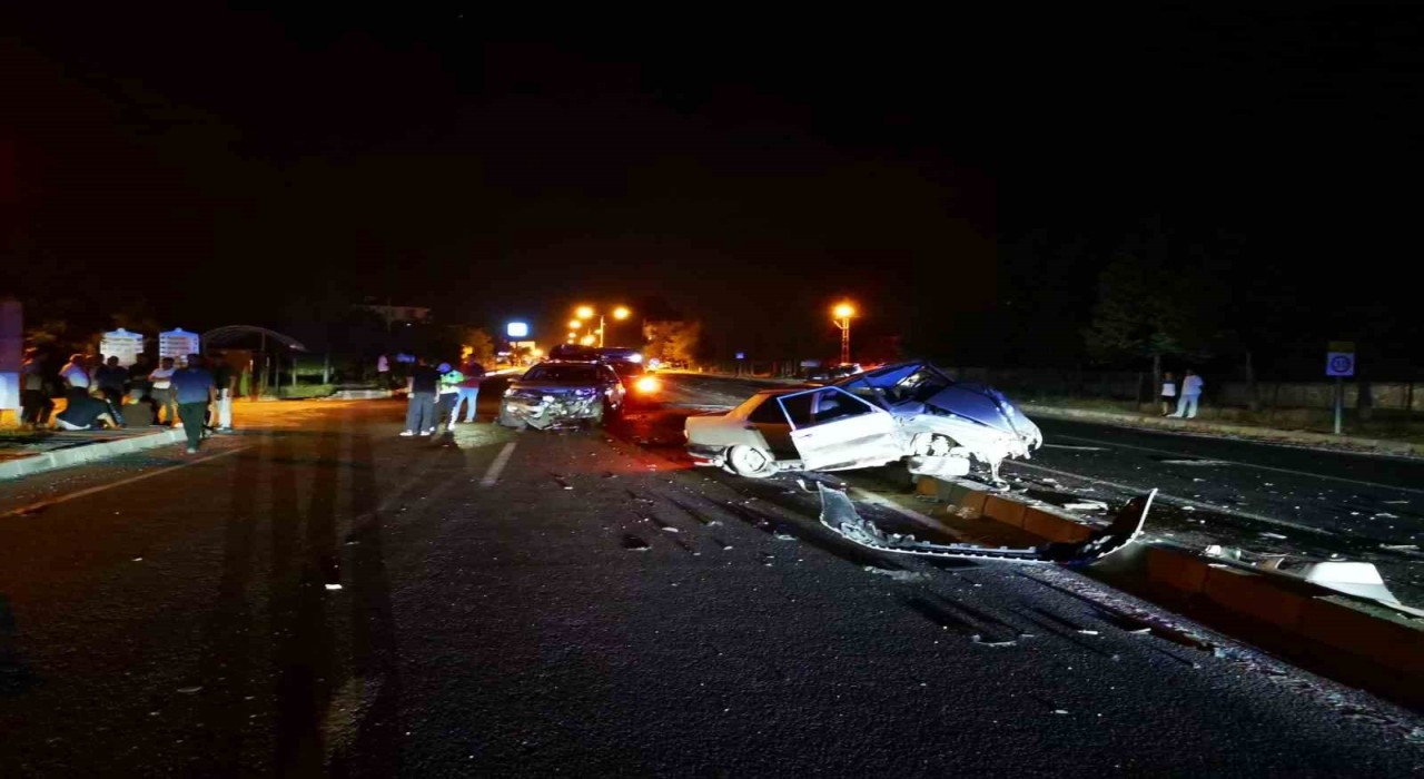 Malatyada iki araç çarpıştı: 3 yaralı