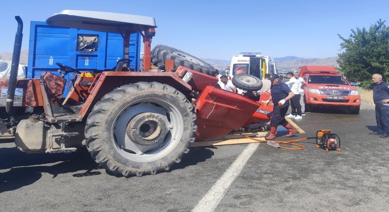 Malatyada traktör tırla çarpıştı: 1 ölü