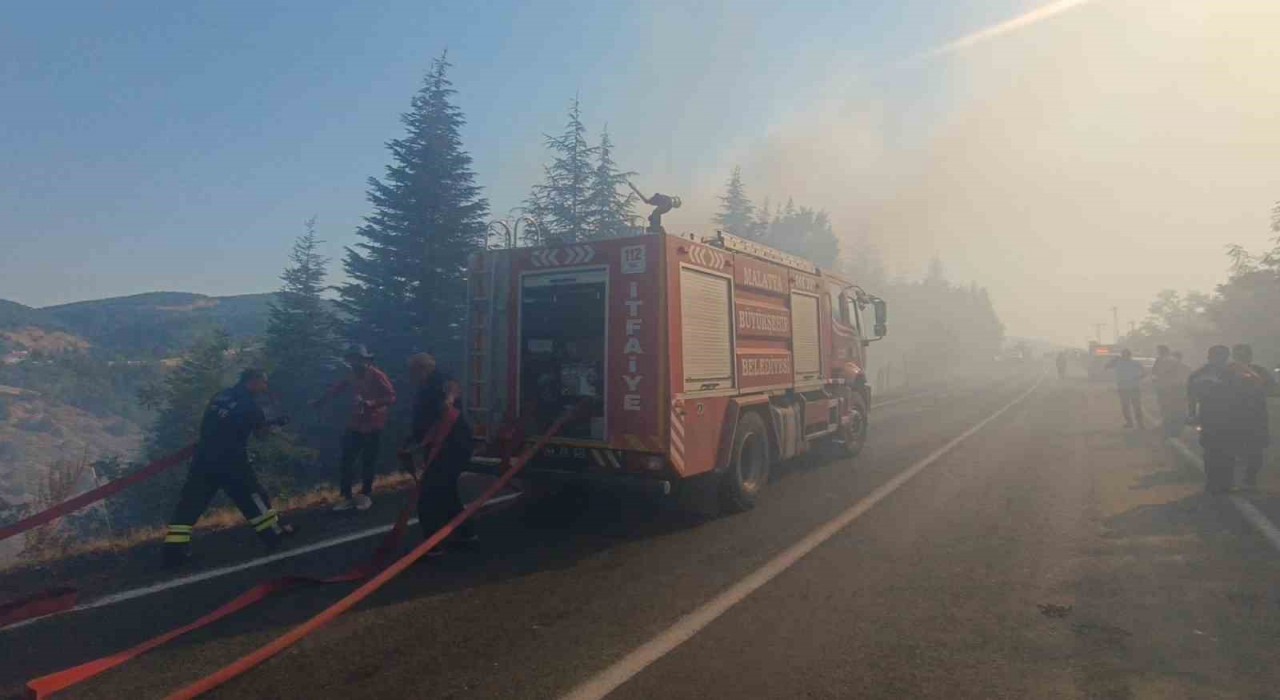 Malatyadaki orman yangınına havadan ve karadan müdahale sürüyor