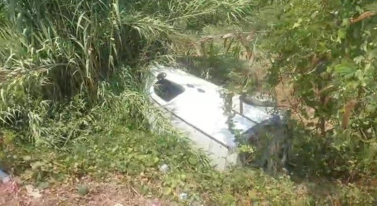 Manavgatta hafif ticari araç boş sulama kanalına devrildi: 1 yaralı