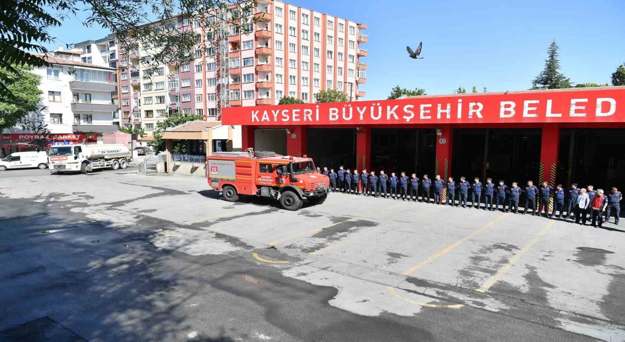 Manisa ve İzmirdeki yangınlara müdahale eden kahraman itfaiyeciler Kayseriye döndü