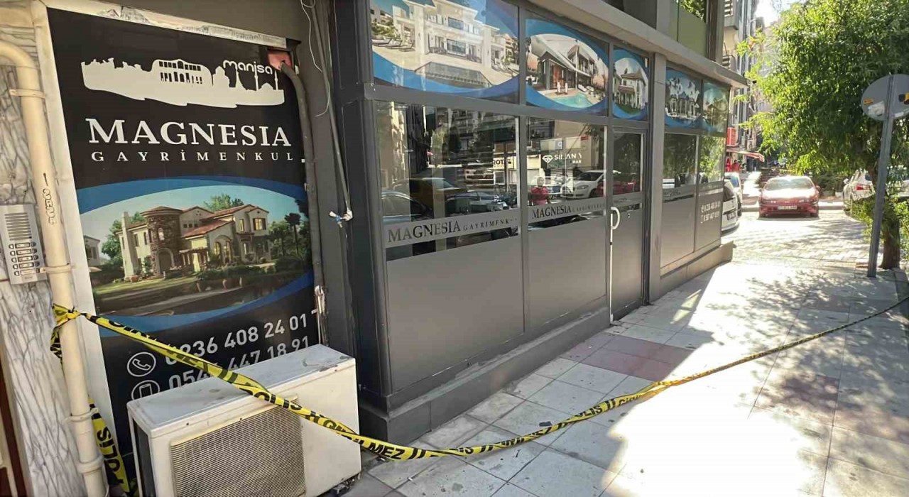 Manisada emlak ofisinde silahlı kavga: 1 ölü, 3 yaralı