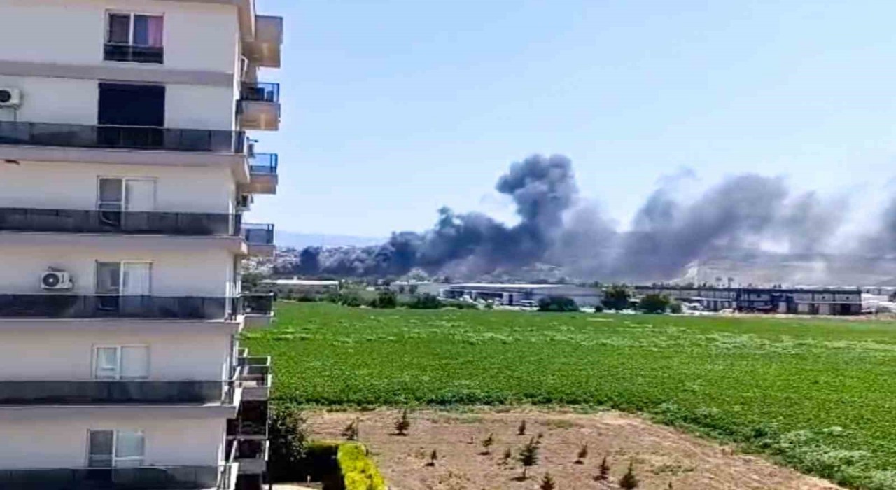 Manisada hurda deposunda yangın kontrol altına alındı