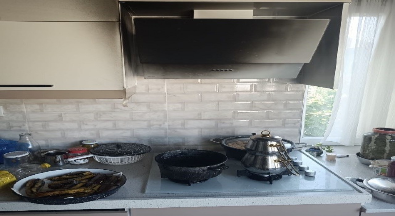 Manyasta apartman dairesinin mutfağında yangın çıktı