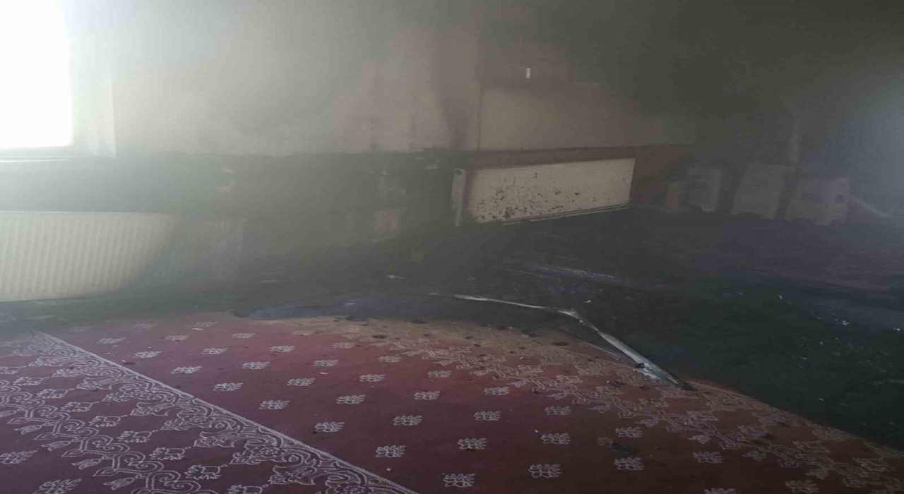 Manyasta cami yangını ekipler tarafından söndürüldü