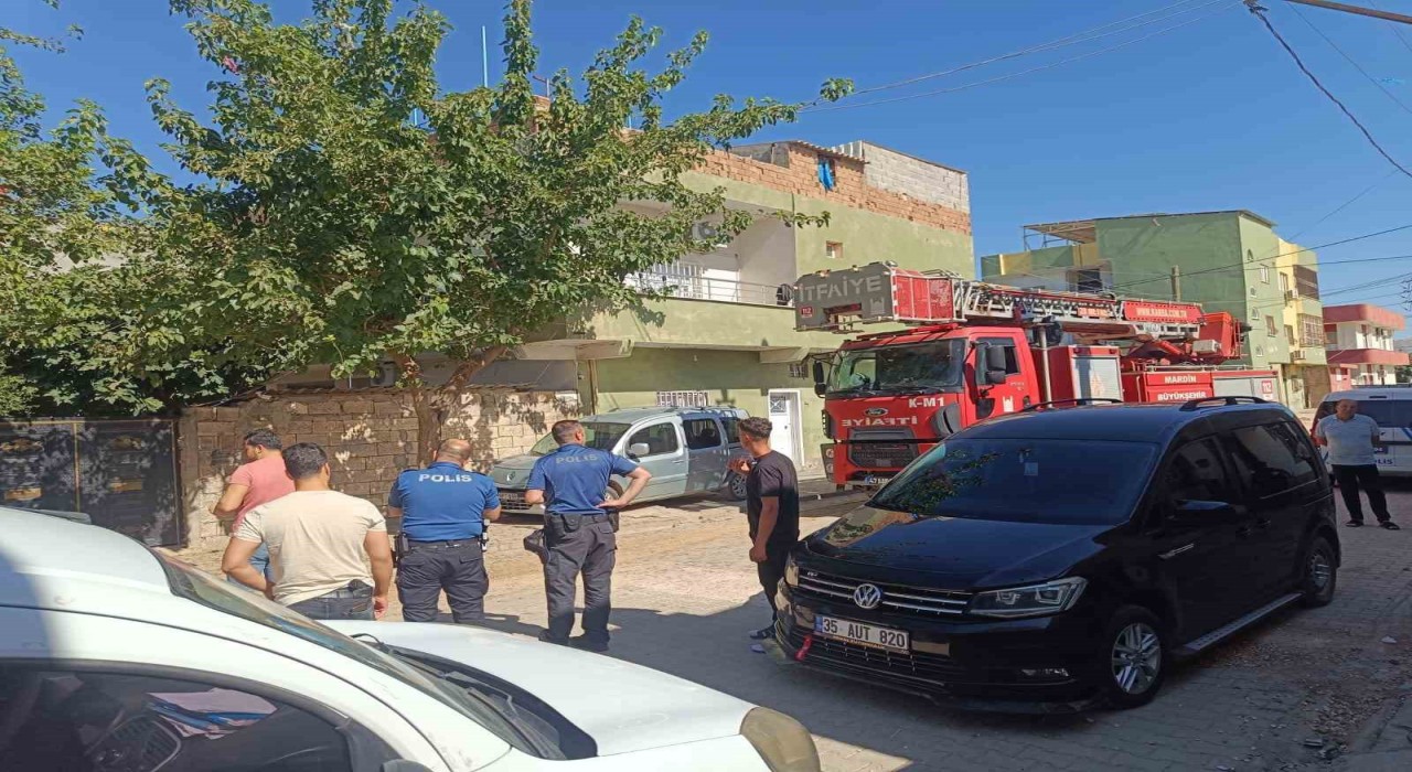 Mardinde eşi ve iki çocuğunu rehin alan şahıs ikna edildi