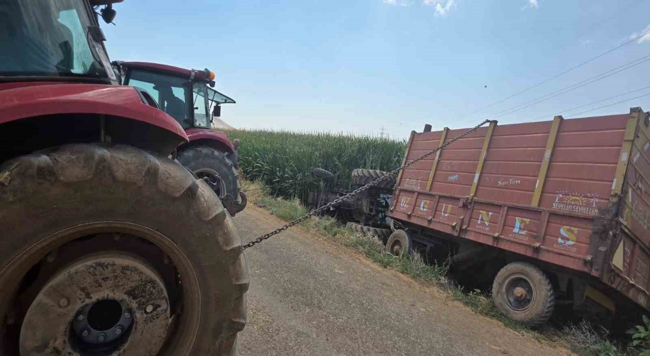 Mardinde traktör mısır tarlasına devrildi