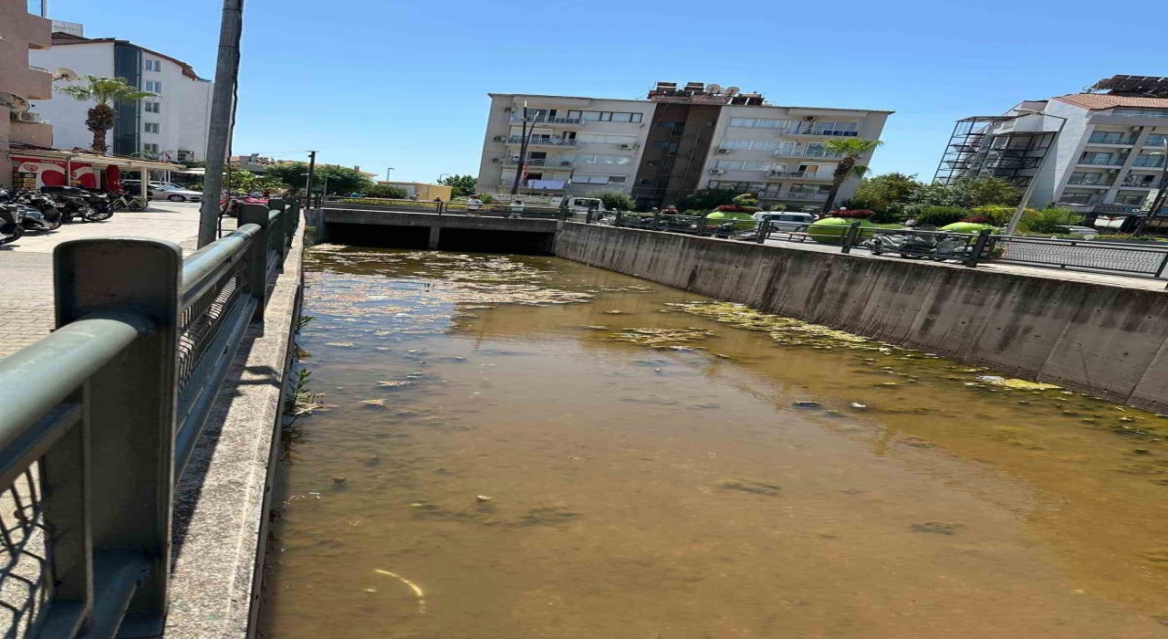 Marmariste dere kirliliği tepkisi: Bu manzara ilçeye yakışmıyor