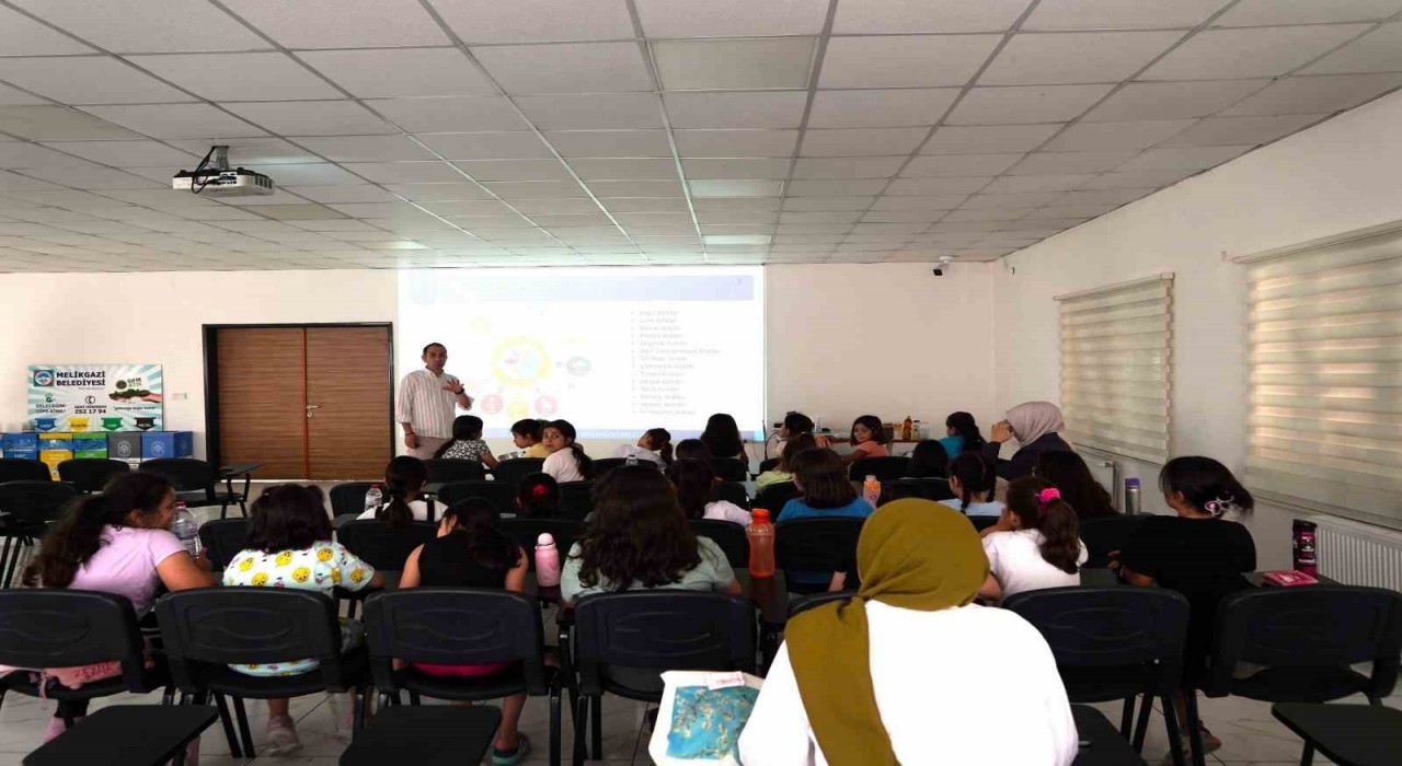 Melikgazi Belediyesinde geri dönüşümde farkındalık eğitimleri devam ediyor