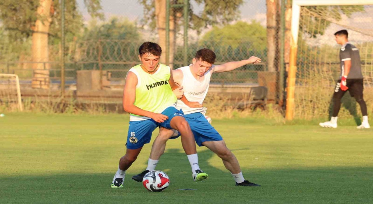 Menemen FKdan, Göktürk Efeye profesyonel sözleşme