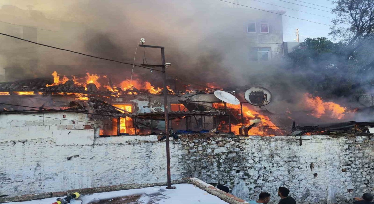 Menteşede ev yangını