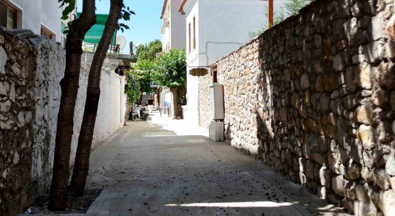 Menteşede Yollar ve Kaldırımlar Yenileniyor