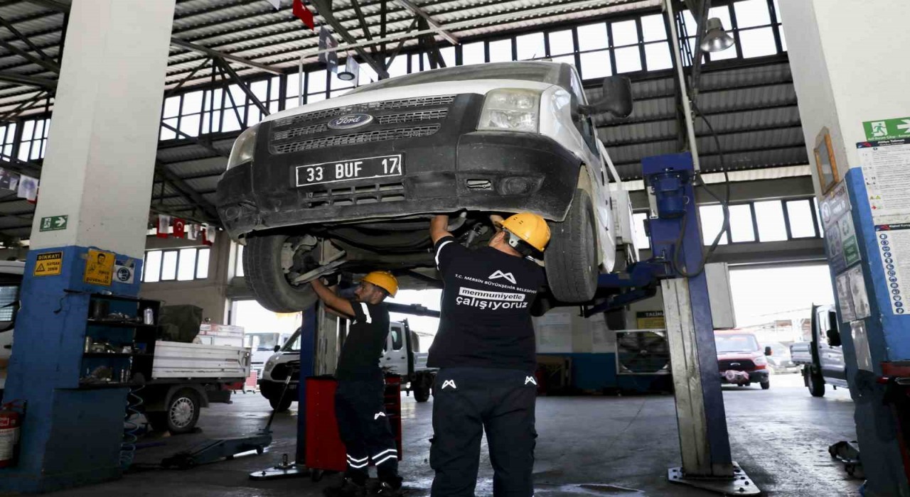 Mersinde belediye araçları kendi atölyelerinde onarılıyor