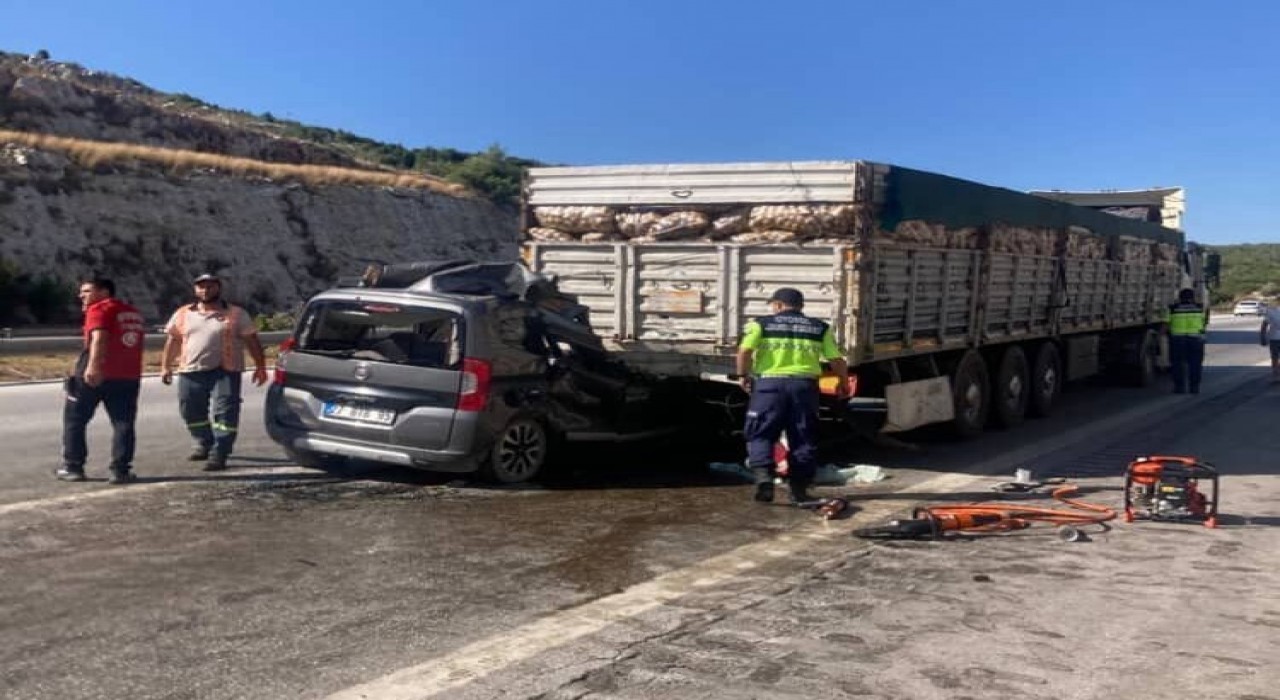 Mersinde feci kaza: 5 ölü, 1 ağır yaralı