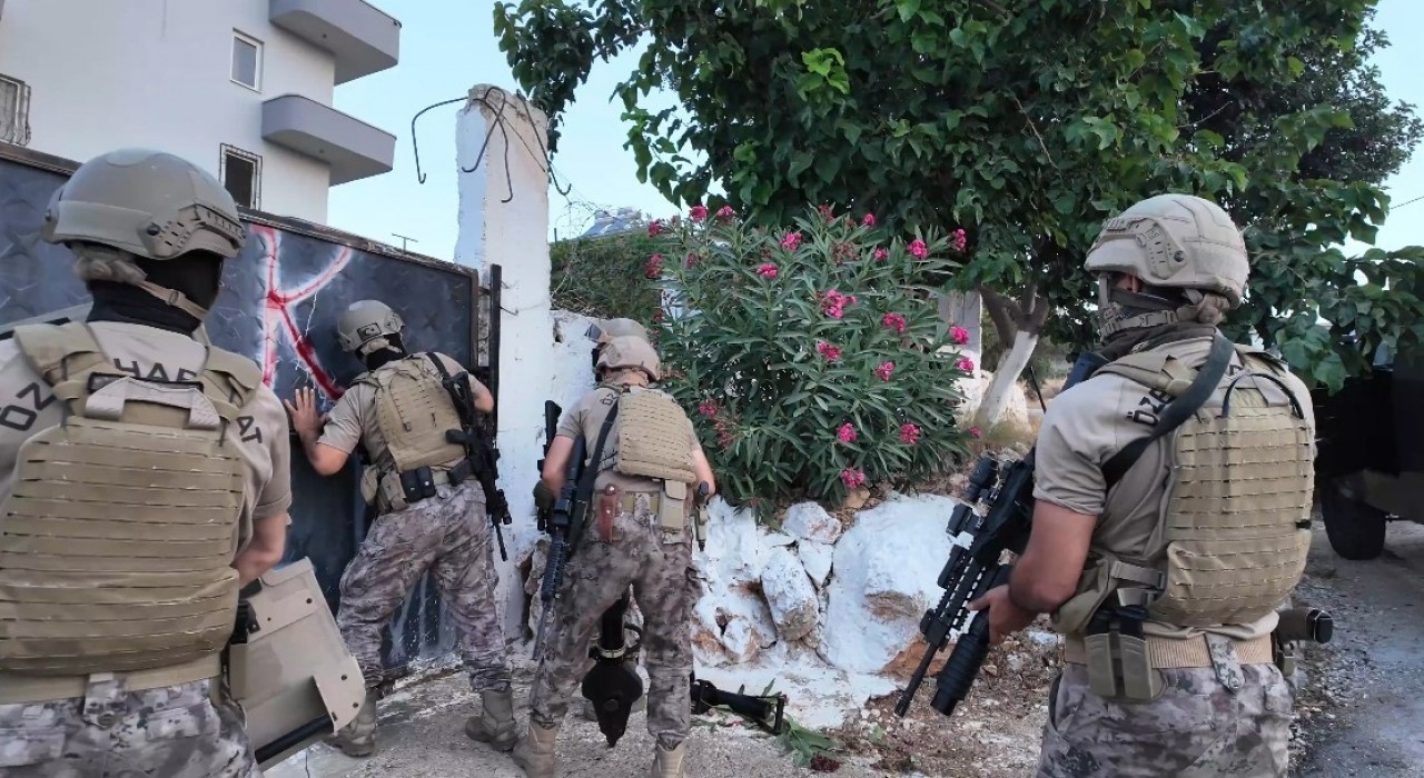 Mersinde fuhuş operasyonu: 22 şüpheli gözaltına alındı