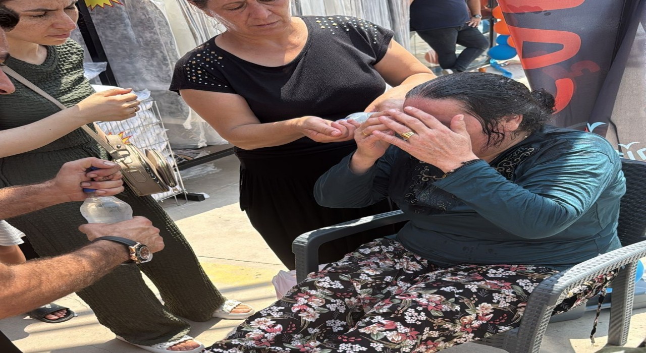 Mersinde mağaza açılışında izdiham, yaşlı kadın fenalık geçirdi
