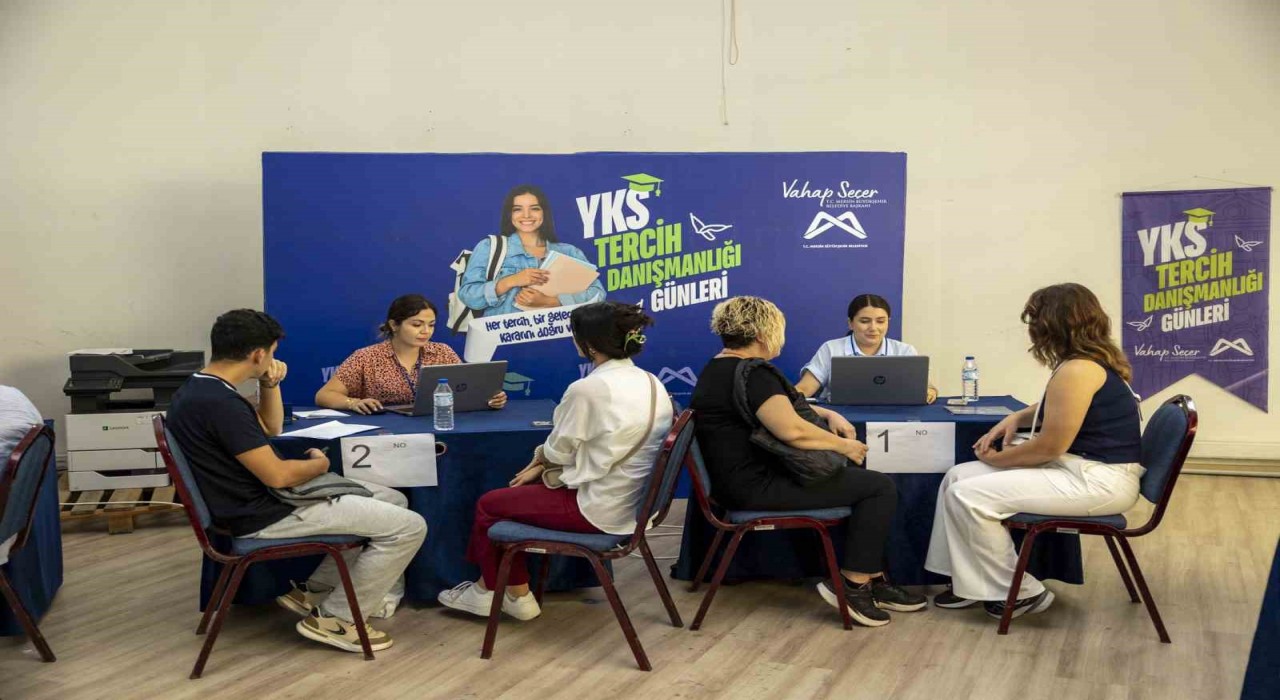 Mersinde öğrencilere ücretsiz YKS tercih desteği