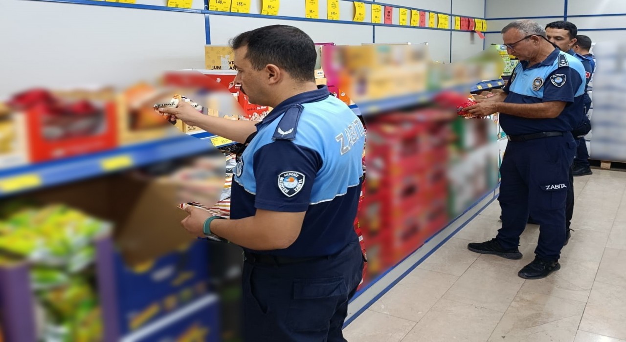 Mersinde zincir marketlerde etiket ve son kullanma tarihi denetimi