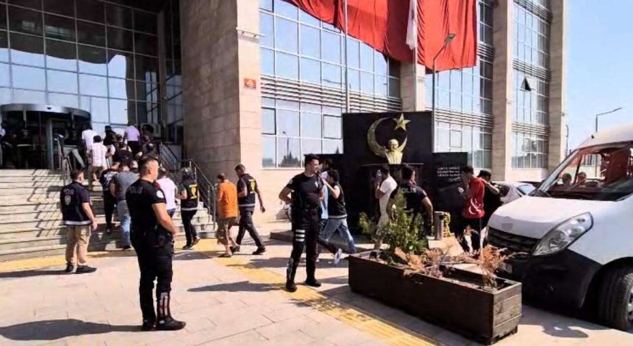 Mersindeki fuhuş operasyonunda gözaltına alınan şüphelilerden 19u tutuklandı