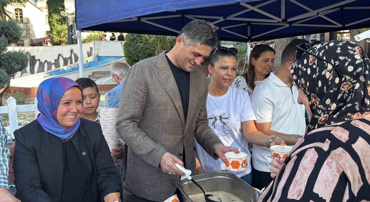 MHP Aliağa İlçe Teşkilatından aşure hayrı