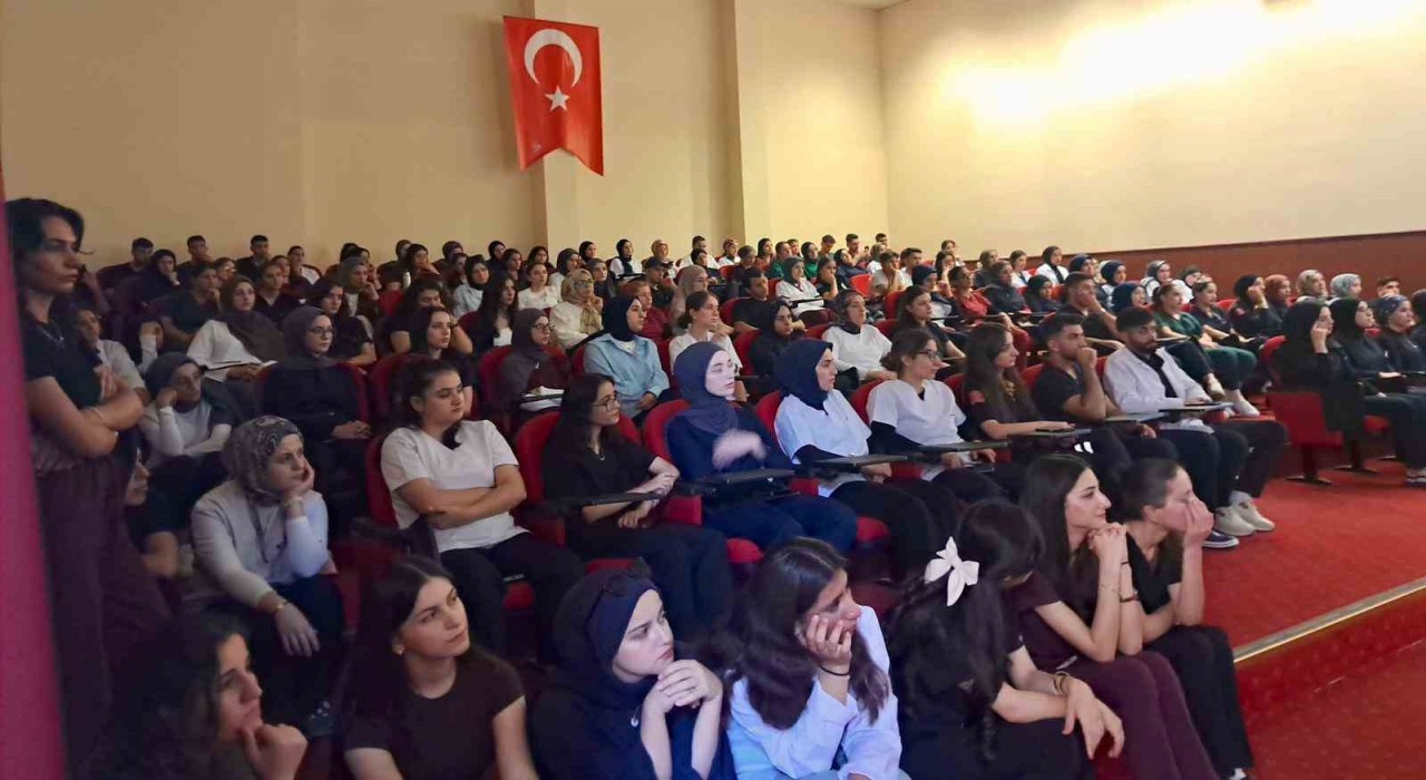 Midyat Devlet Hastanesinde 160 stajyer öğrenciye eğitim verildi
