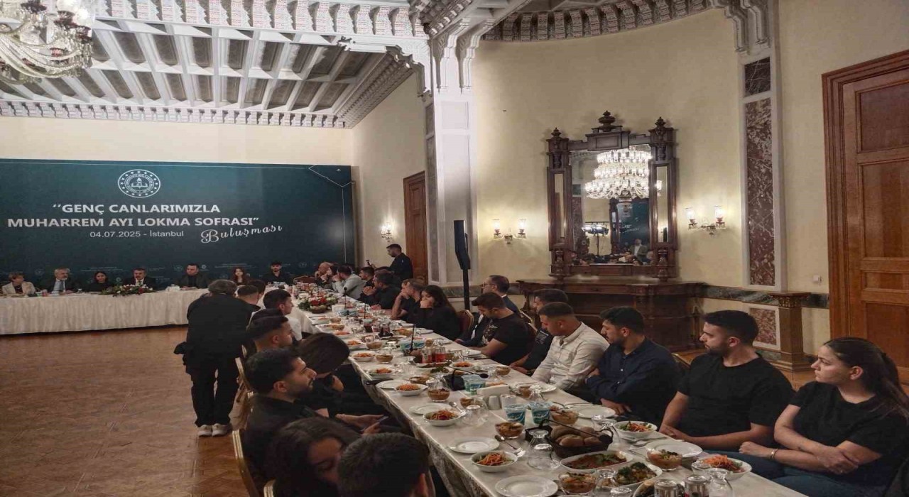Milli Eğitim Bakanı Yusuf Tekin Genç Canlarımızla Muharrem Ayı Lokma Sofrası programına katıldı