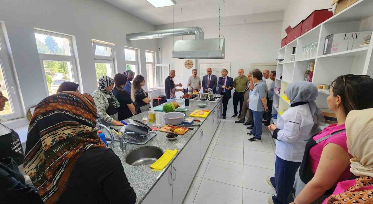 Milli Eğitim Müdürü Mustafa Yılmazdan Tavşanlı Halk Eğitim Merkezine ziyaret