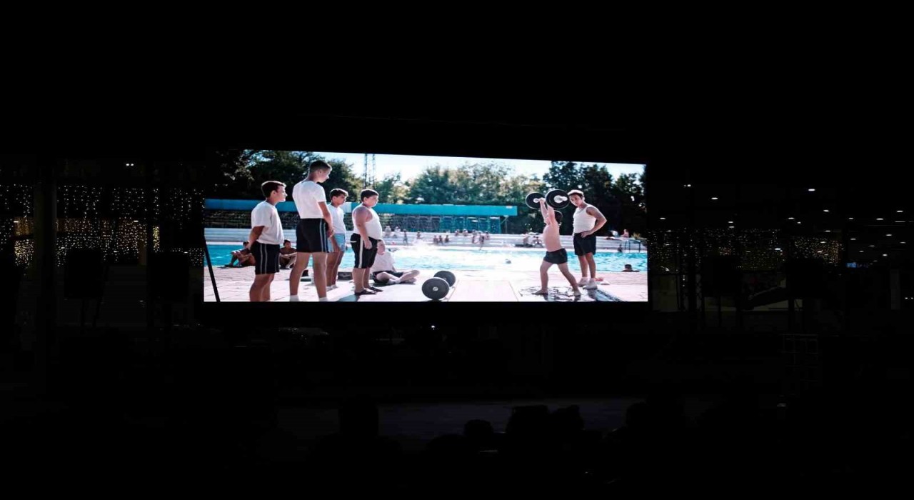 Milli İrade Meydanında sinema keyfi