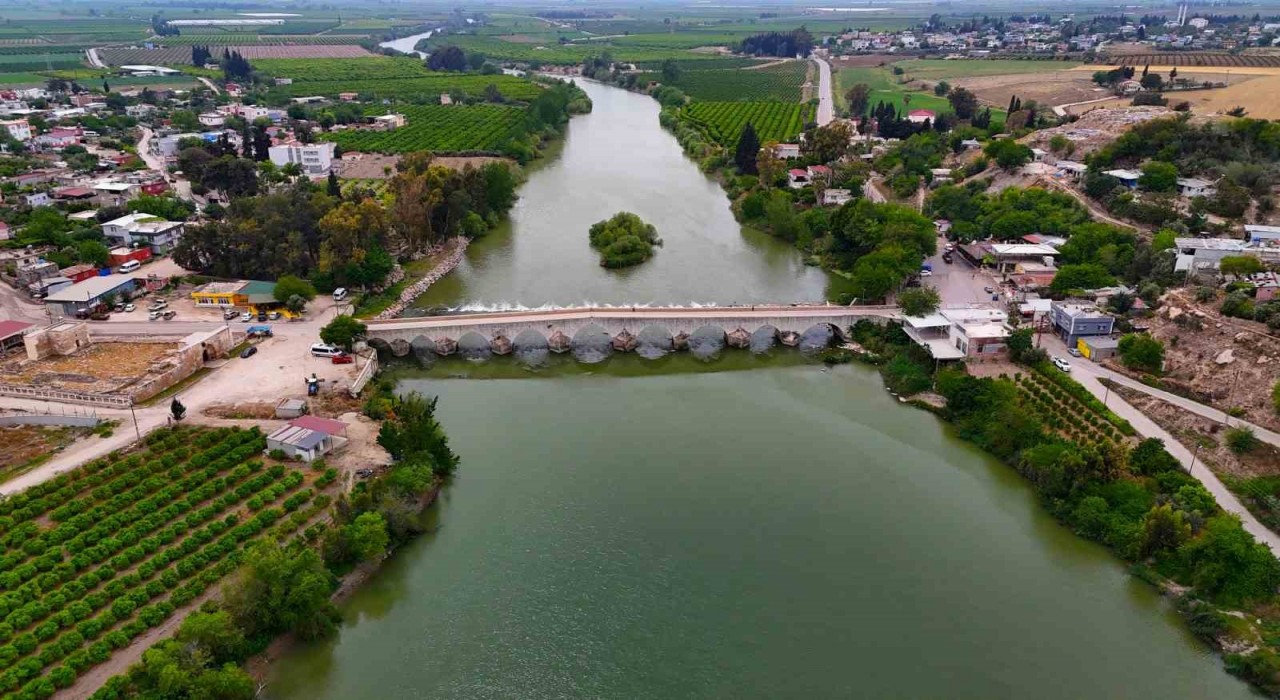 Misis Köprüsü 1700 yıldır ayakta ama bakımsızlıktan turizme kazandırılamıyor