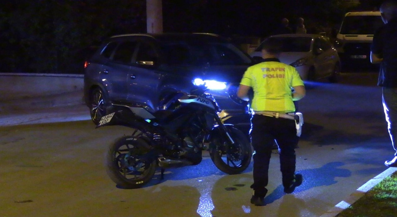 Motosiklet ile otomobil çarpıştı: 1 yaralı