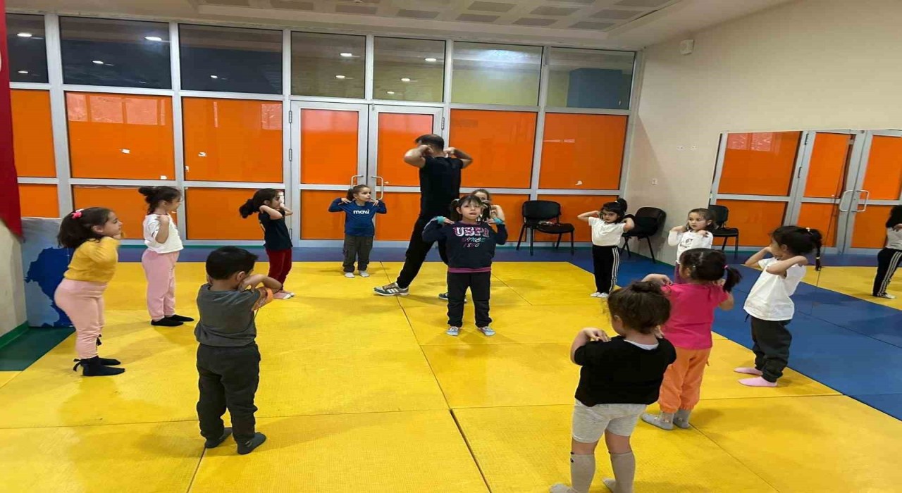 Müdür Kılıç: Çocuklarınızı yaz tatilinde spor okullarına mutlaka getirin
