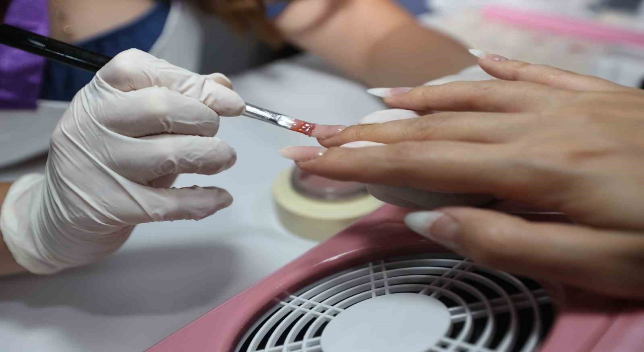 Muğla Büyükşehirden kadınlara ‘Tırnak Bakım kursu