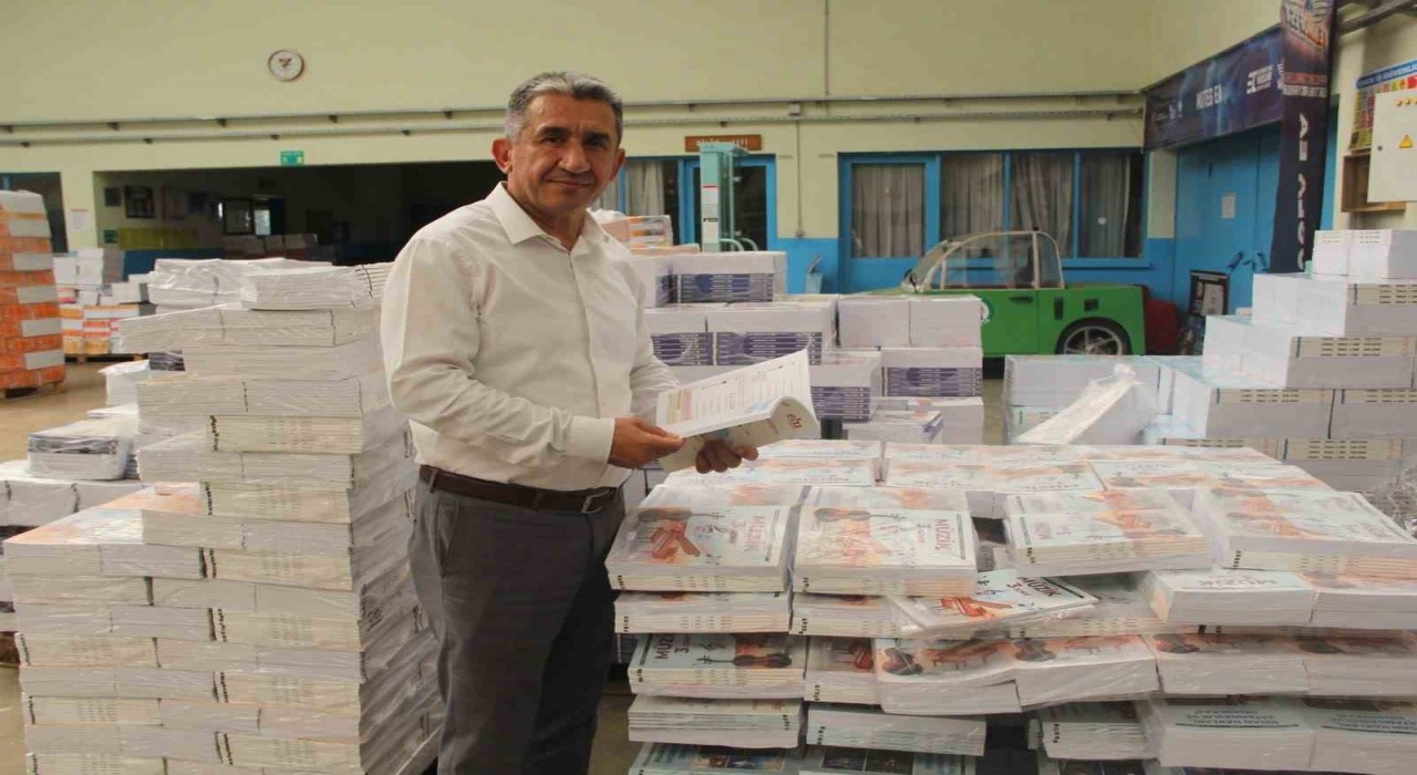 Muğlada 262 bin 27 ücretsiz ders kitabı okullardaki yerlerini almak üzere yola çıktı