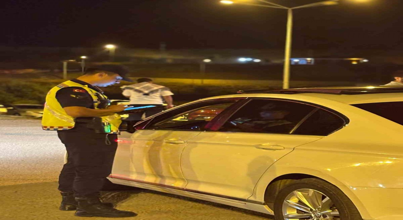 Muşta jandarmadan huzur ve güven uygulaması: Aranan 16 kişi yakalandı