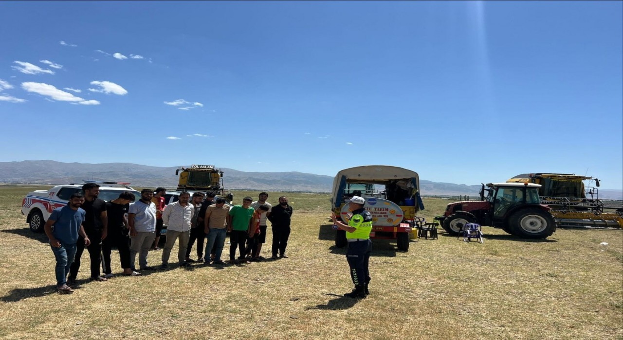 Muşta traktör ve biçerdöverler denetlendi